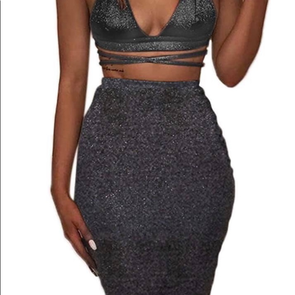 Two Piece - Picture 6 of 8